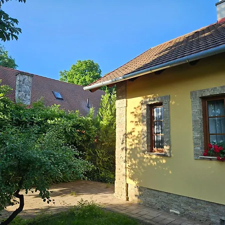 Duzzogo Vendeghaz Agard Дом отдыха Гардонь