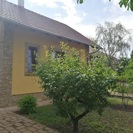 Duzzogo Vendeghaz Agard Holiday home *