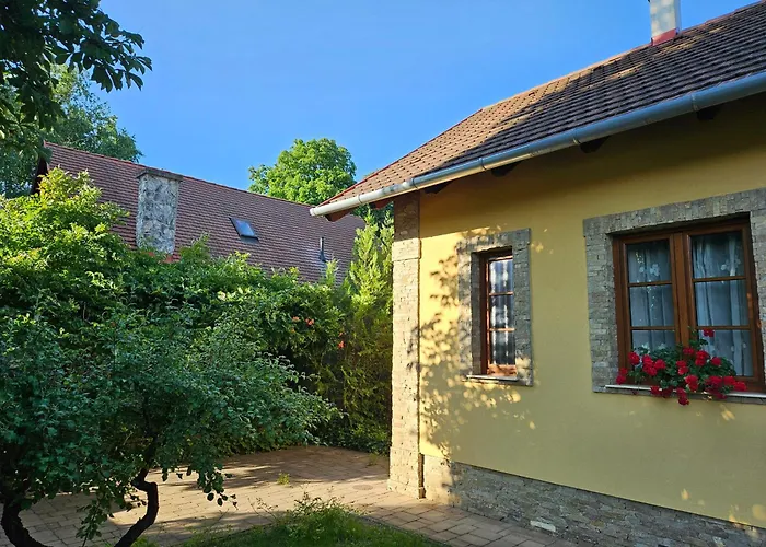 Duzzogo Vendeghaz Agard Holiday home Gardony