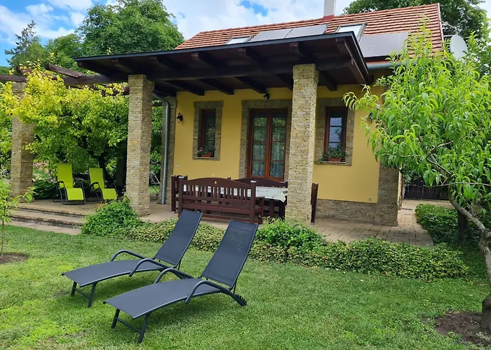 Duzzogo Vendeghaz Agard * Gárdony