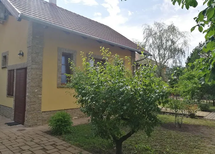 Duzzogo Vendeghaz Agard Holiday home *