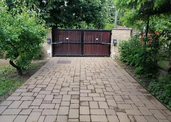 Duzzogo Vendeghaz Agard *